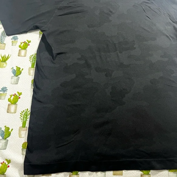 Fabletics Men’s Short Sleeve Shirt Black Camo Print XXL - Picture 6 of 11